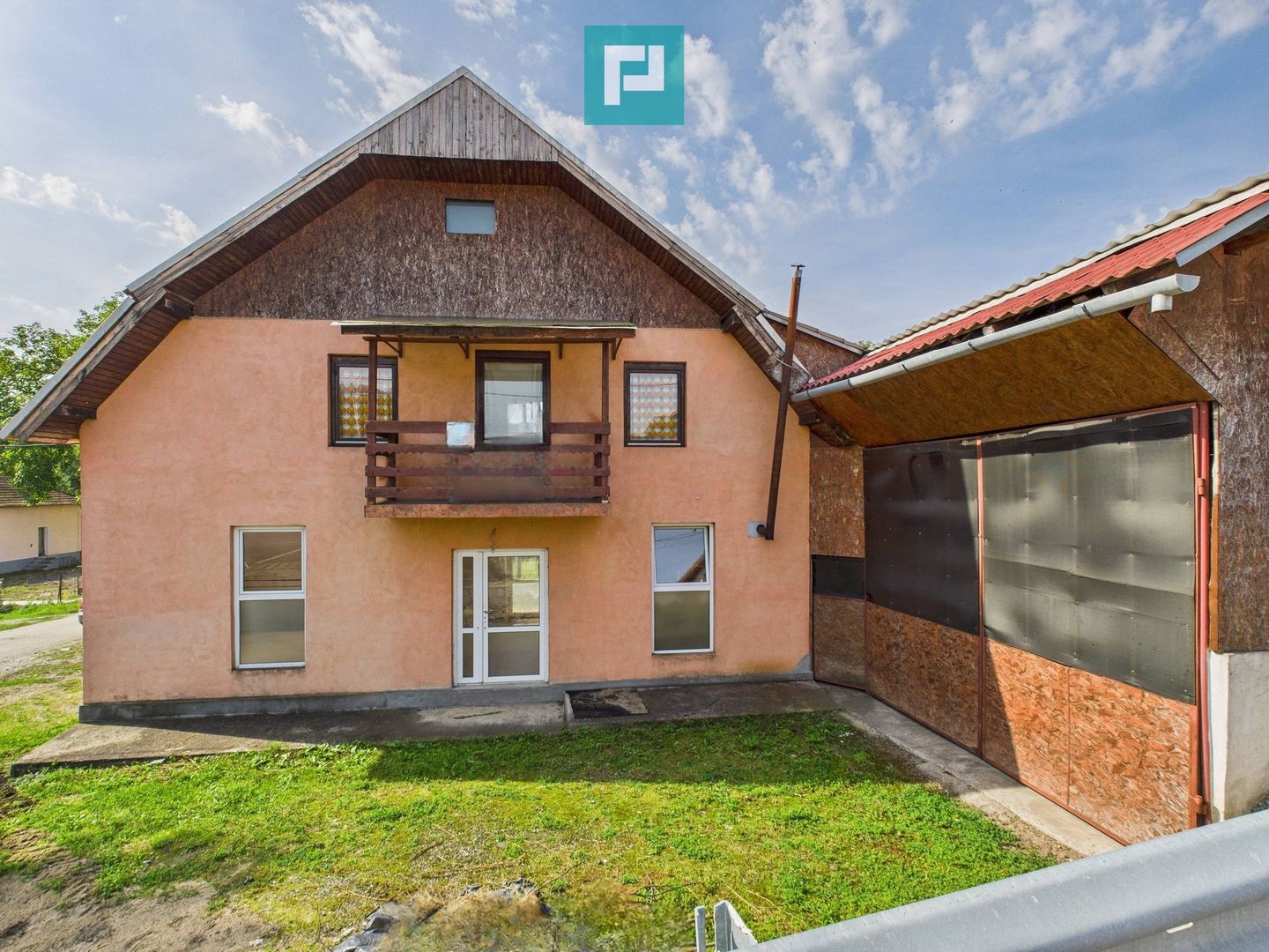 Casă și centru comercial, în localitatea Lazuri - Poză 1