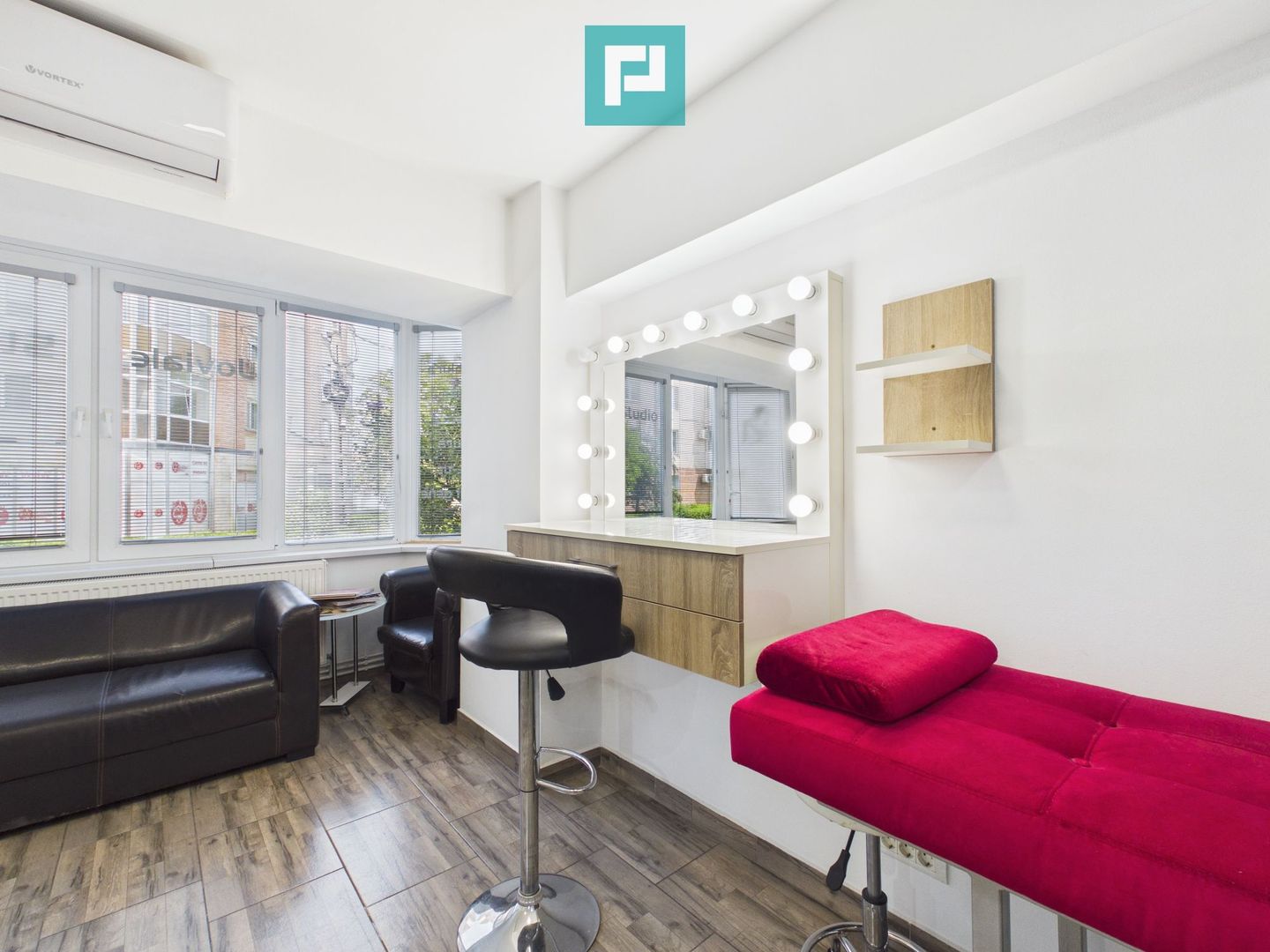 Spațiu Make-Up în salon - Poză 1