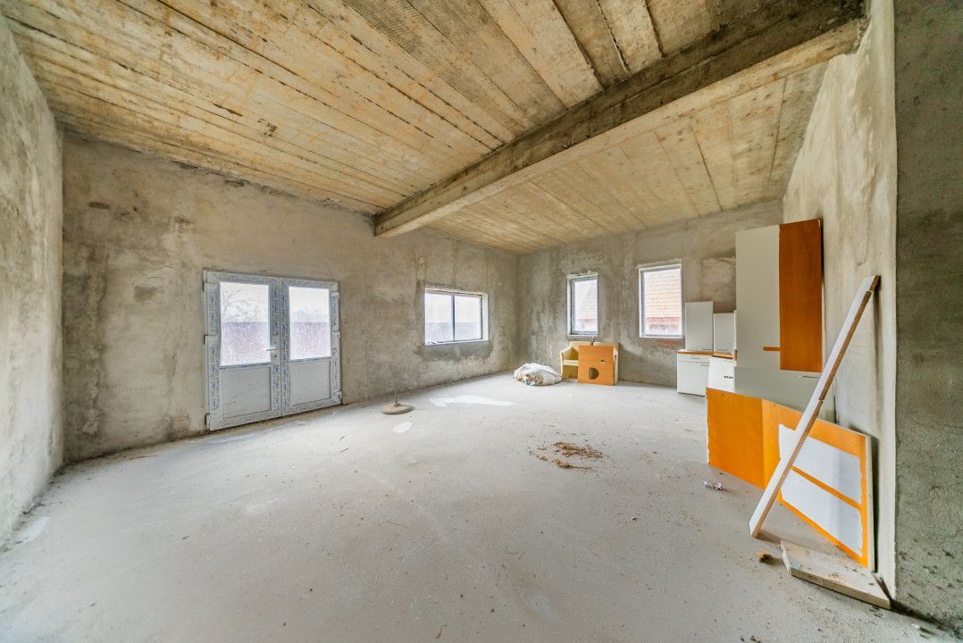 Casa caramida P+M, Vinga, cu potential spatiu comercial - Poză 5