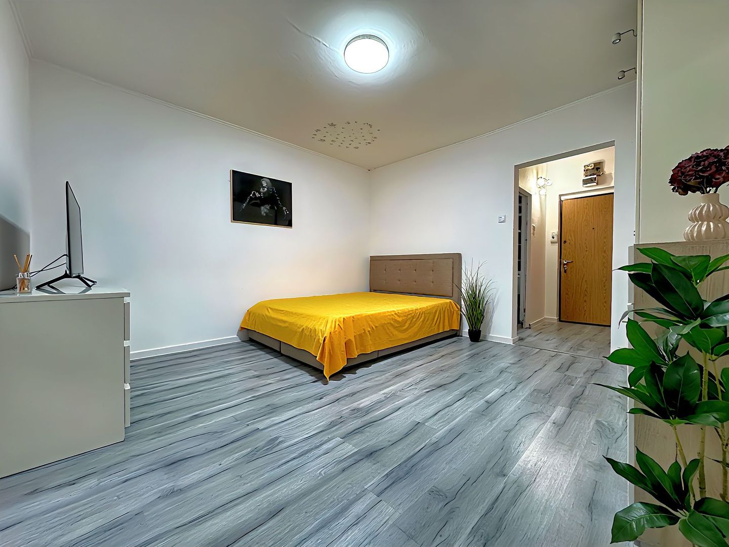 Titan - Costin Georgian Metrou 3 minute Garsoniera Comision 0 - Poză 3