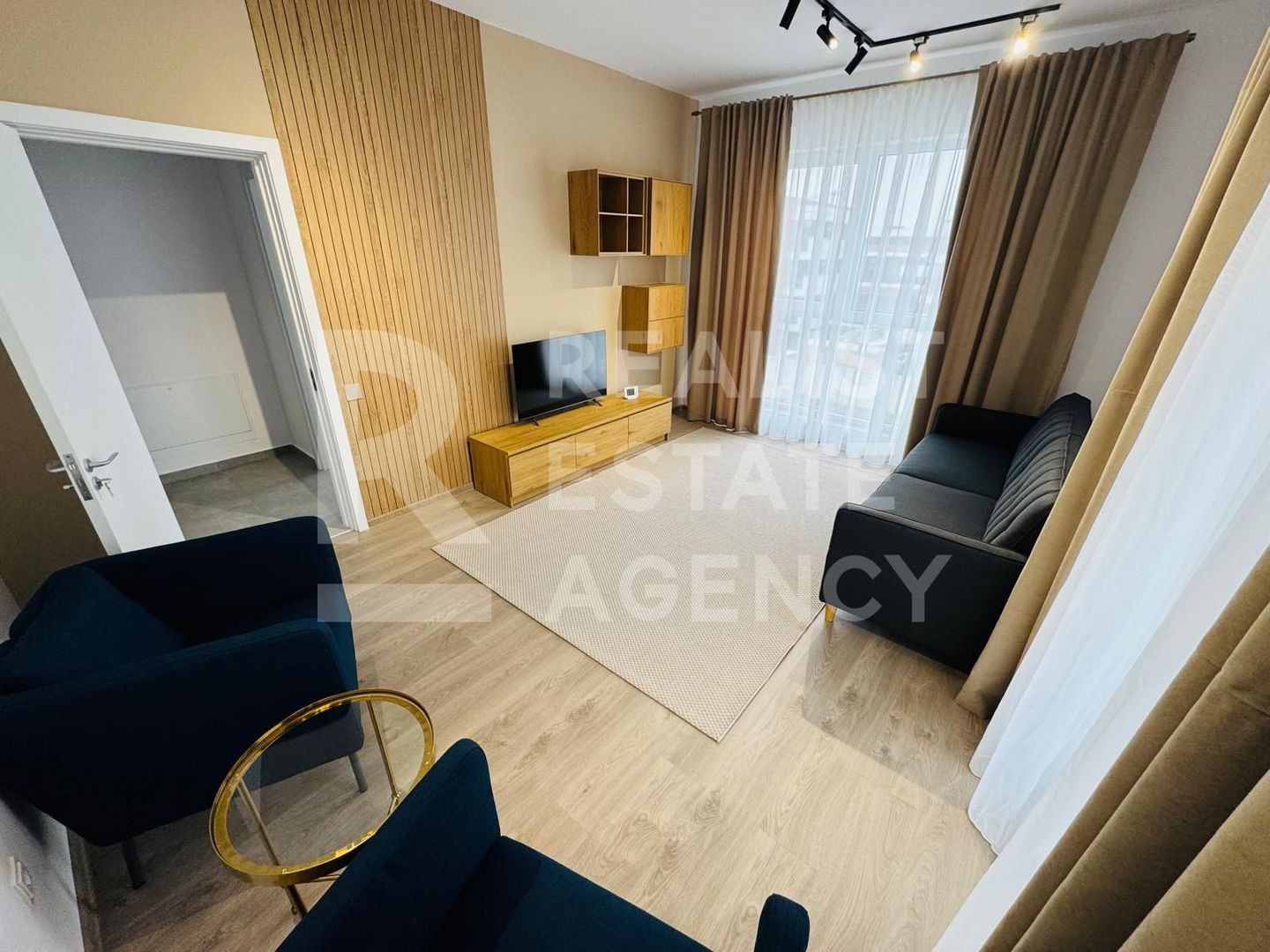 Închiriere apartament 2 camere, loc de pacare, Titan/Pallady - Poză 1