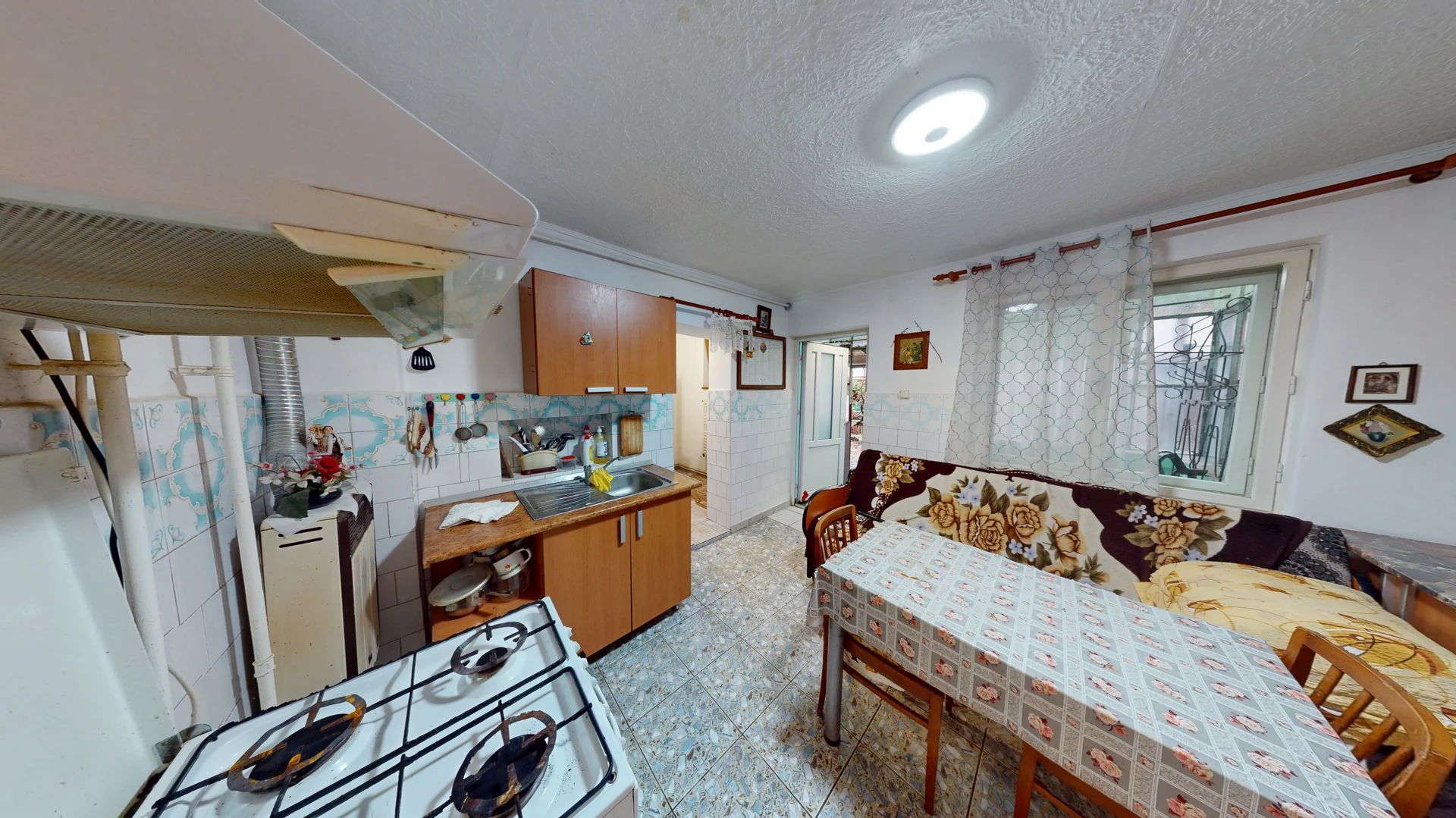 Casă de vânzare în Sânpetru Vechi - singur în curte, garaj, foișor - Poză 10