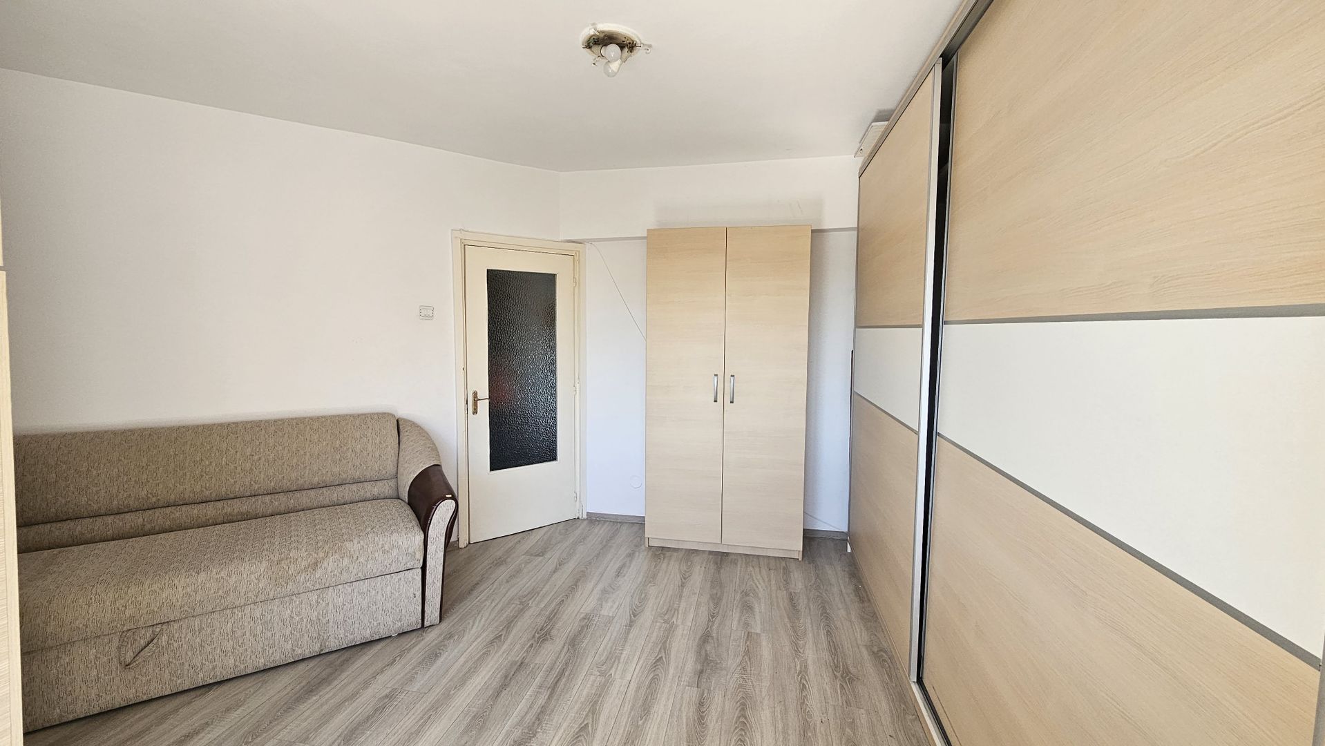 Spitalul Judetean-Zizinului garsoniera in bloc apartamente - Poză 6