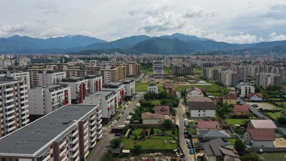 Investitional/ proiect rezidential case/ blocuri, 4,500 mp, Tractorul, Brasov - Poză 1