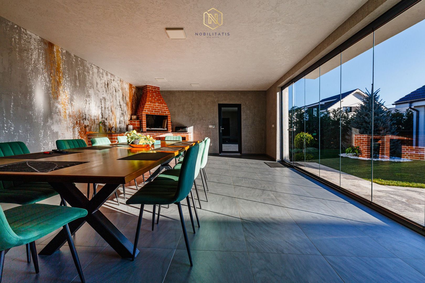 O Capodoperă Arhitecturală, Oferind Eleganță și Confort - Dumbravita - Poză 1