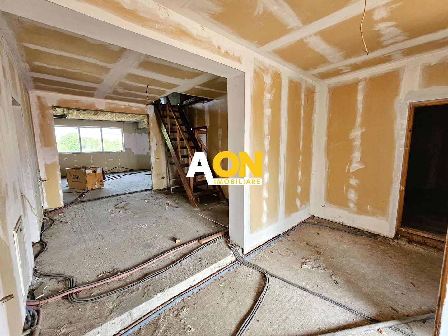 Proprietate cu potențial mixt – locuință și spațiu de lucru în Partoș - Poză 23