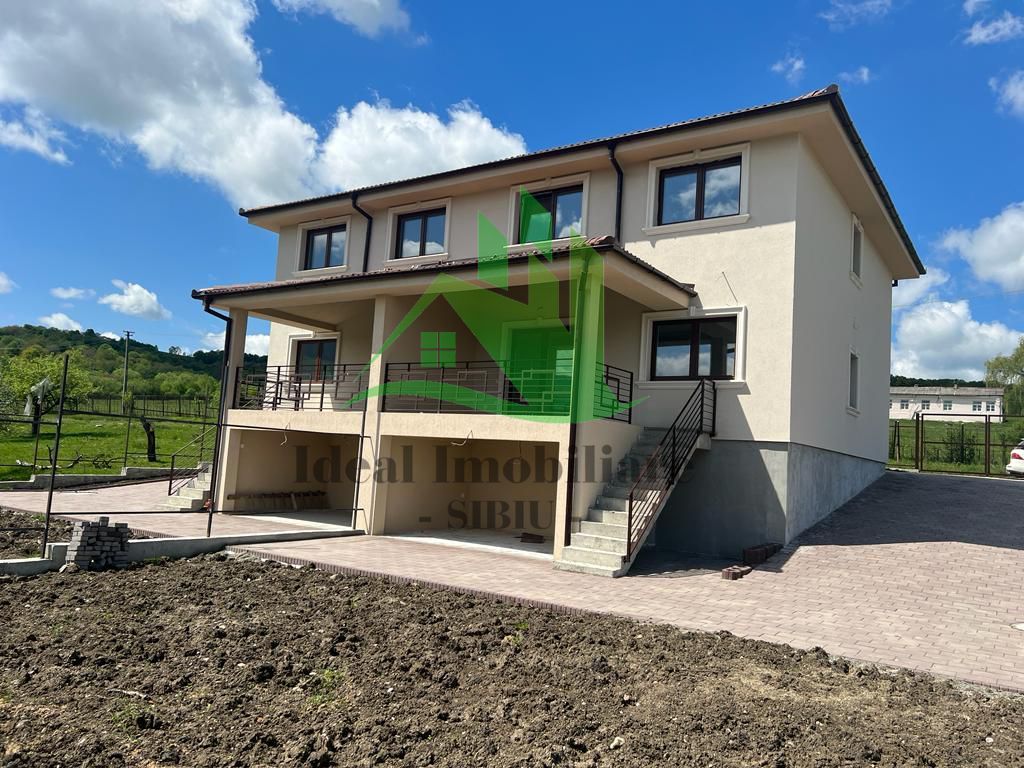 Casa Tip Duplex cu 4 camere si 366 mp teren, in Cisandie - Poză 1