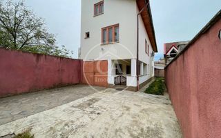 Casa de vânzare cu 8 camere de tip P+E+M in zona Rogerius, Oradea - Poză 3