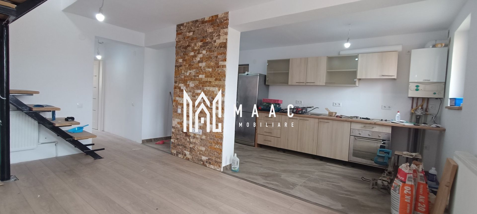 Apartament cu 4 camere | Balcon | Vasile Aaron - Poză 1