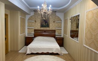 Chirie apartament, 3 camere, strada Lev Tolstoi, Centru - Poză 1