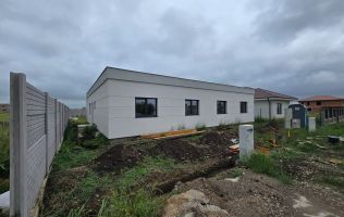 1/2 Duplex pe parter,predare la cheie  , 3 dormitoare, Zona Metro 2, Comision 0%