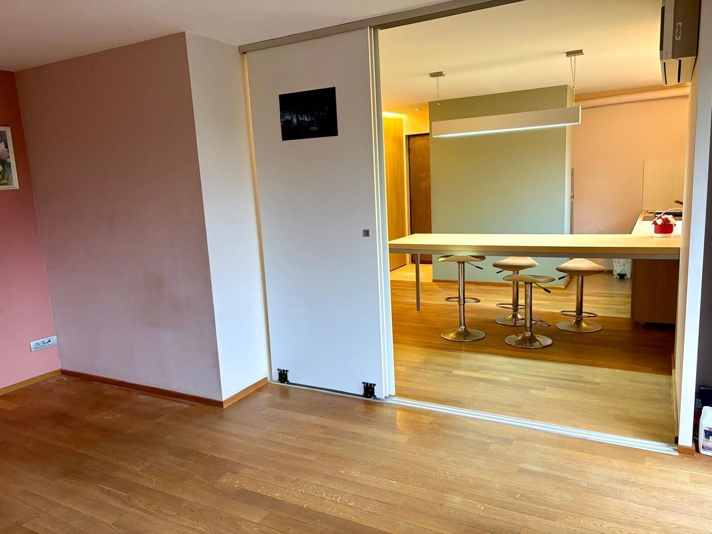 Decomandat si mobilat modern - Poză 7