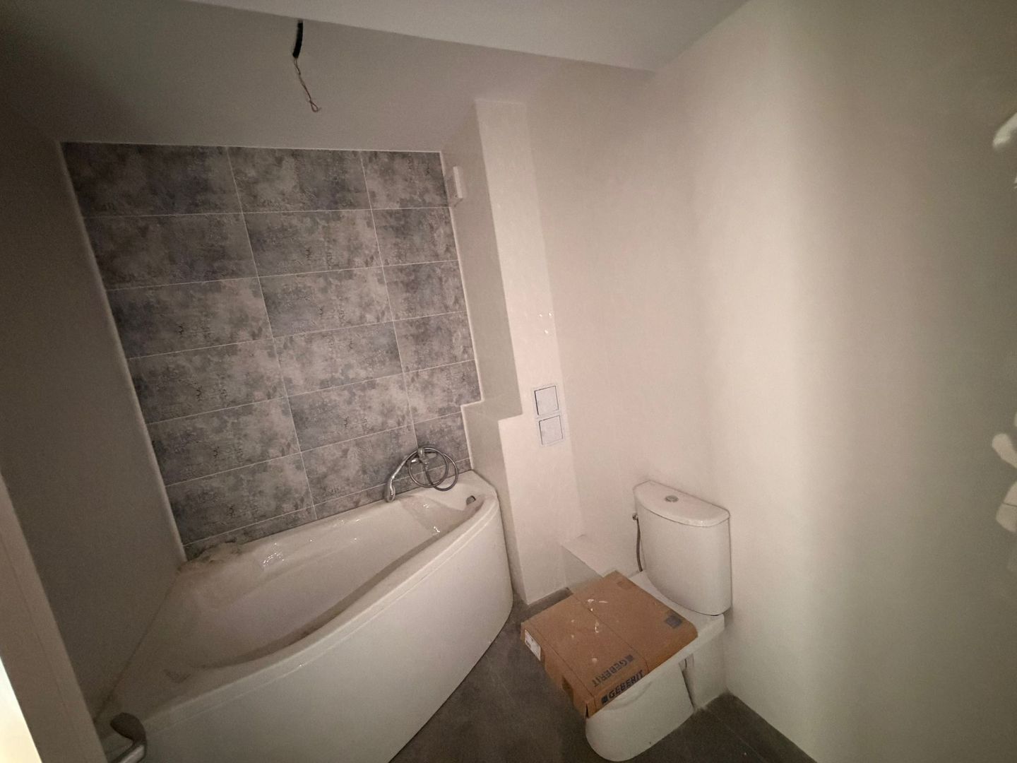 AP. 3 CAMERE, BLOC NOU, CENTRALA PROPRIE,BUCATARIE INCHISA,COMISION 0% - Poză 8