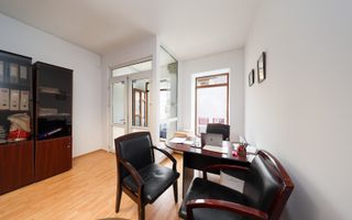 Locație rară în Brașov: ideal pentru regim hotelier sau business - Poză 1
