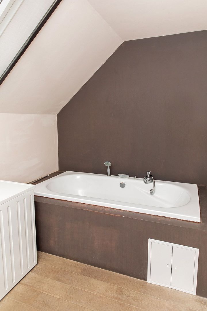 Vilă cu 5 dormitoare, 4 băi, 2 248mp teren, piscină. Preț: 229 000 Eur - Poză 28