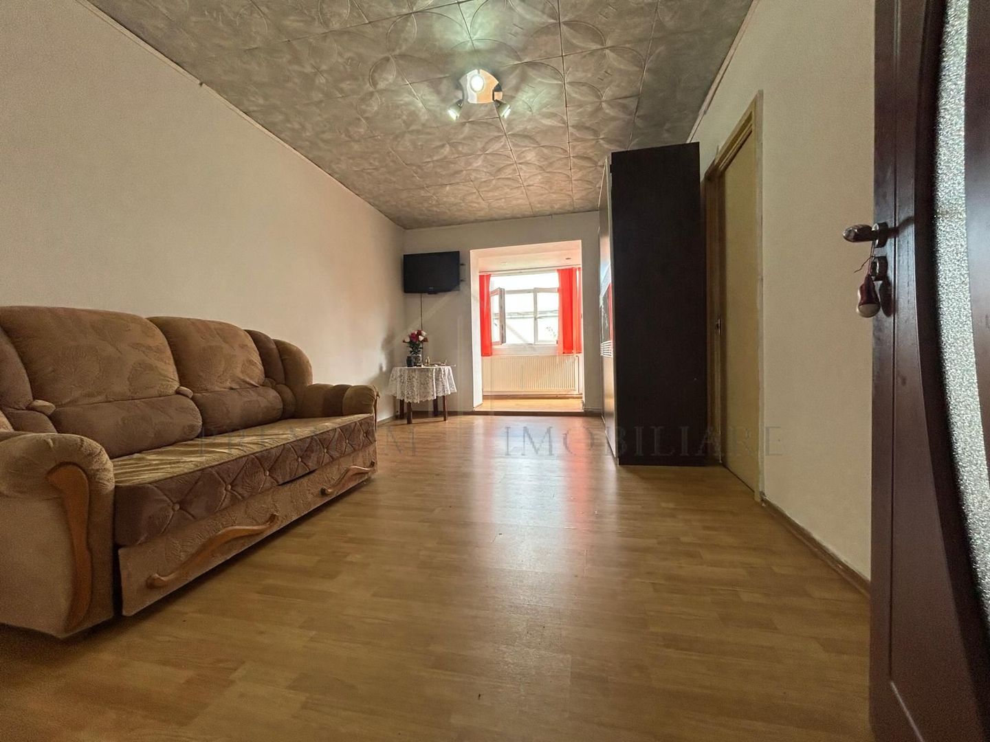 De vanzare apartament 2 camere zona Judecatorie Onesti - Poză 1