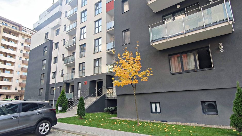 Coresi -Bloc Maurer M9, etajul 1, mobilat, parcare - Poză 1