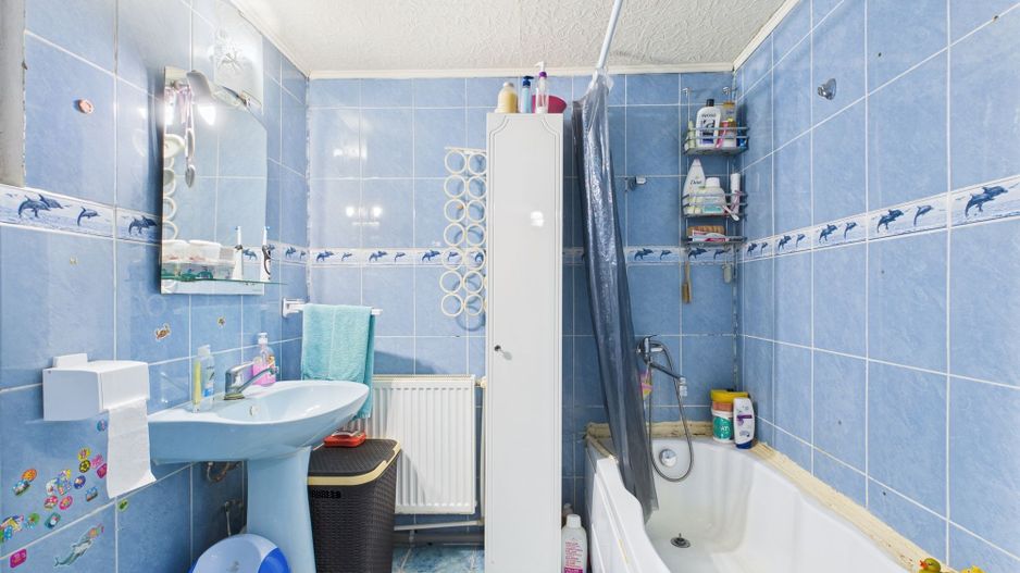 Casă cu 4 camere pe Bd. Laminorului – modernă și întreținută - Poză 18