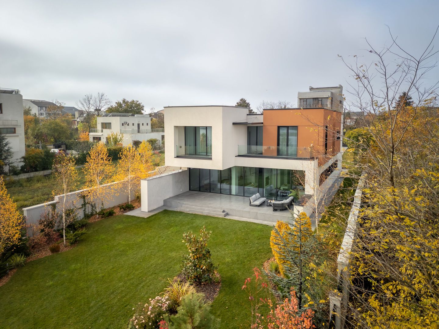 Smart-Home nZEB spectaculoasa Bucuresti Sector 1 cu deschidere lac -teren 2000mp - Poză 13