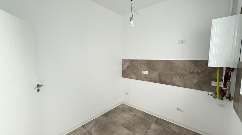 Bucatarie inchisa. Etaj 1. Loc de parcare. Asfalt. - Poză 6