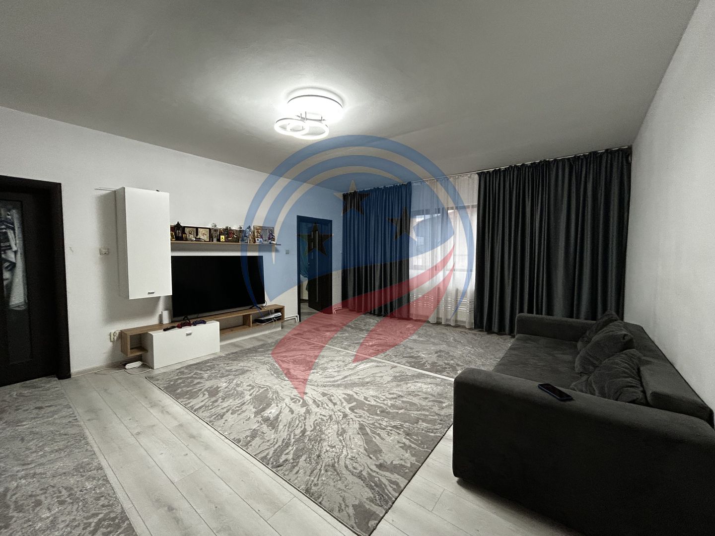 Casă spațioasă P+1+M pe teren de 902 mp – ideală pentru familie - Poză 1