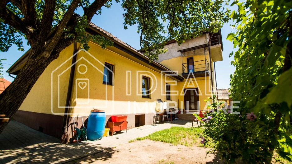 Casa Individuala cu 8 camere si 430 mp de curte, zona Calea Poplacii - Poză 1