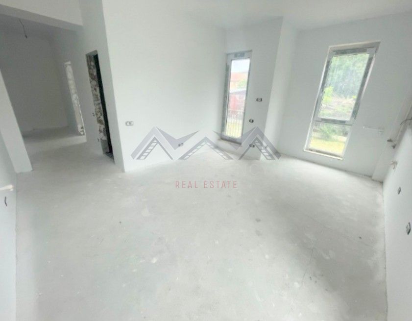 Apartament 2 camere + curte 110 mp Otopeni centru, acces pietonal DN/metrou - Poză 1