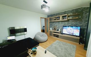 Apartament 3 camere in Cetate cu loc de parcare, curte si boxa - Poză 1