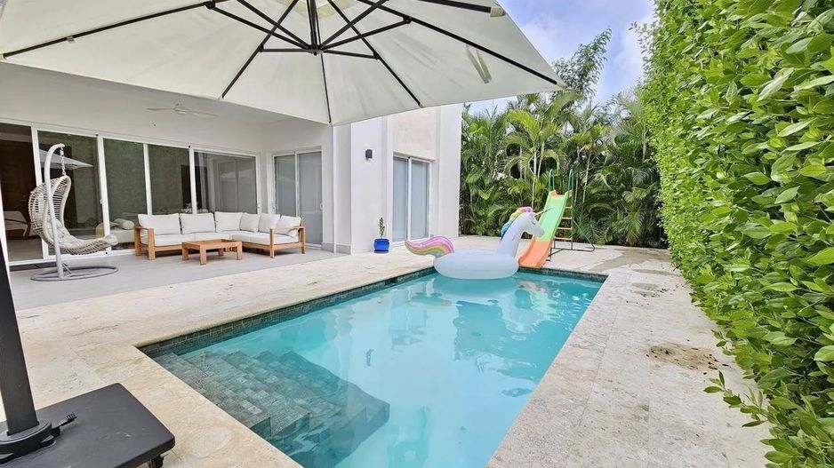 Vilă modernă de lux cu piscină privată - Poză 1