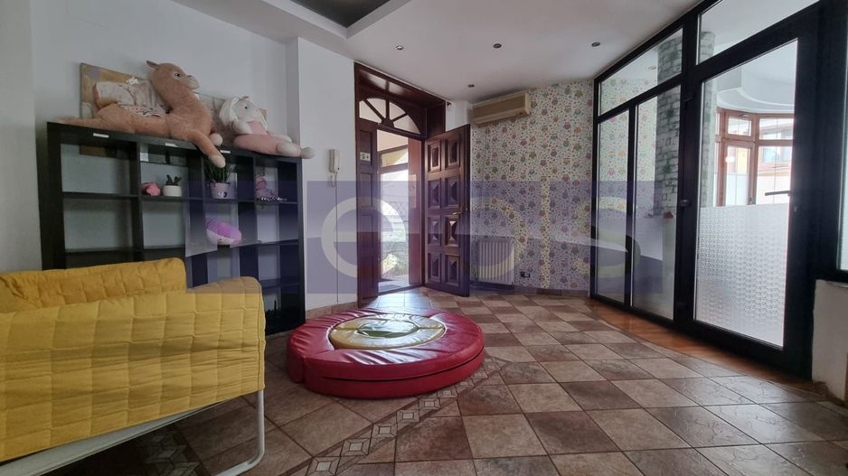 DE INCHIRIAT VILA  D+P+1+2 + CURTE | ZONA PARCUL CAROL - Poză 7