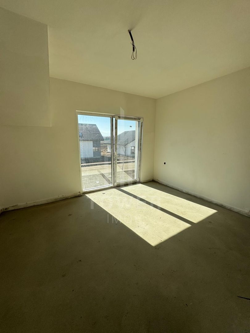 Casă Tip Duplex INDEPENDENTĂ ENERGETIC - Cartier NOU - Poză 14