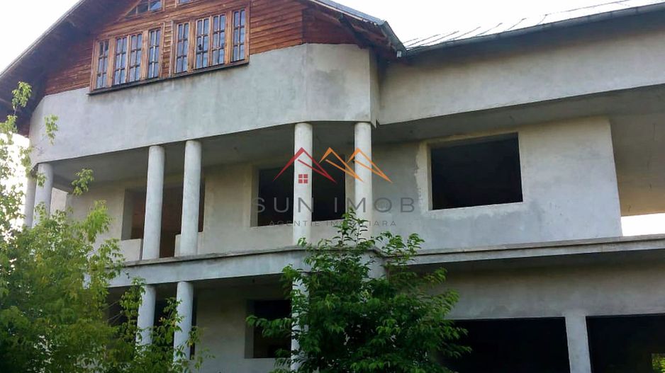 Vila D+P+E+M, teren 1950 mp, suprafata utila 621 mp, Campina, Prahova - Poză 1