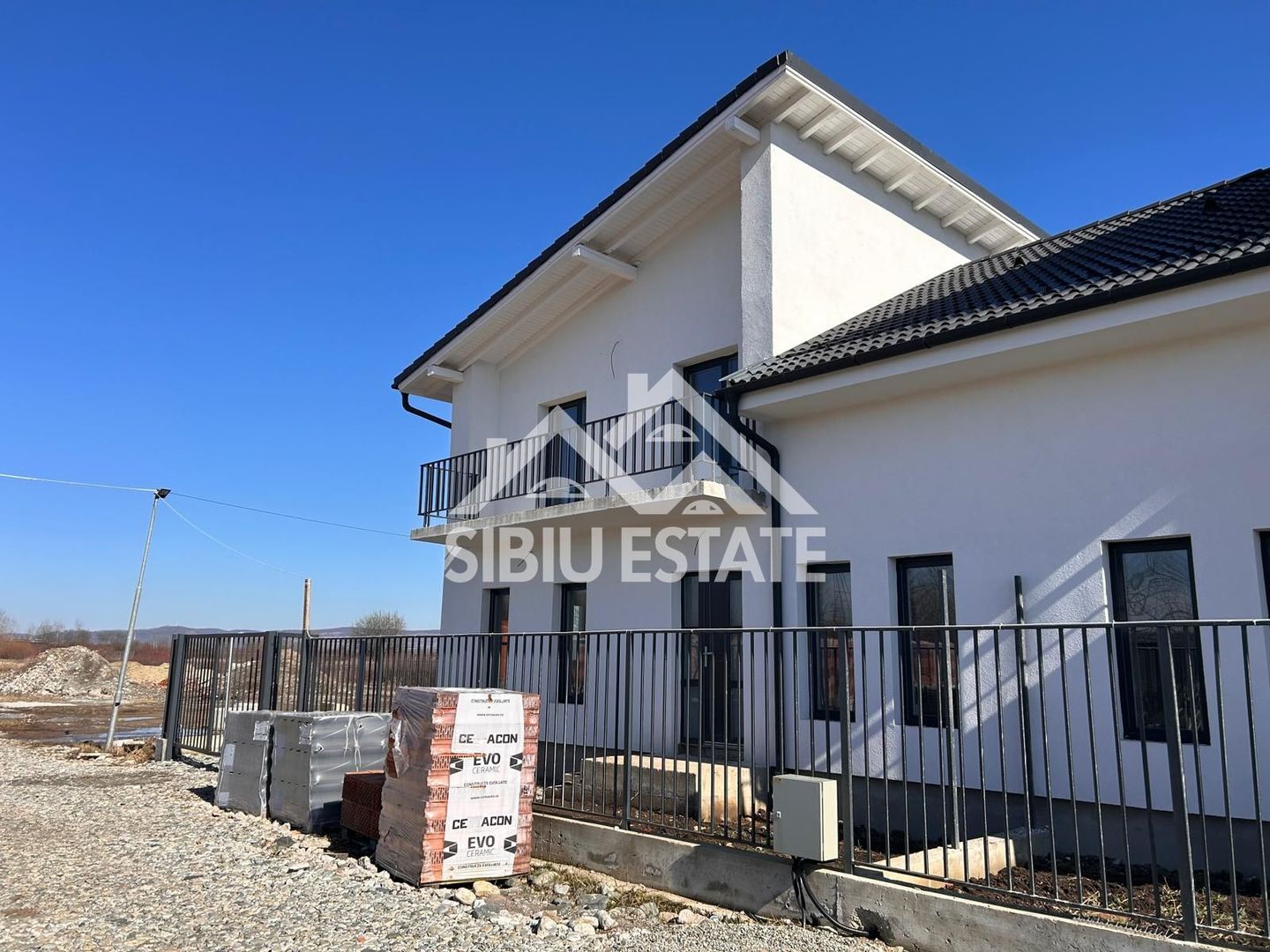 Casa duplex de vanzare 4 camere, 2 bai-s.u. 142 mp. PRET AVANTAJOS - Poză 96