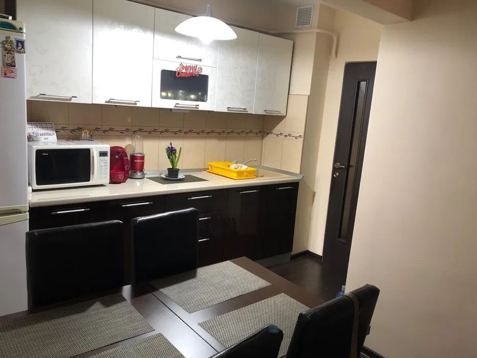 De inchiriat apartament  3 cam,Micro 38,et 1,mobilat si utilat complet - Poză 2