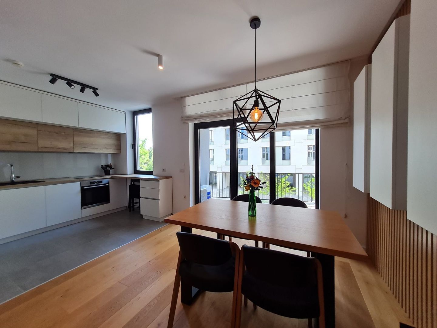 Lux si calitate la 5 minute de Piața Unirii - Poză 23