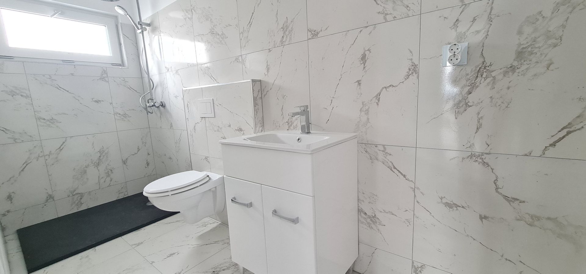 Casa 4 camere un nivel finalizata intabulata cartier Izvor Tarlungeni - Poză 4