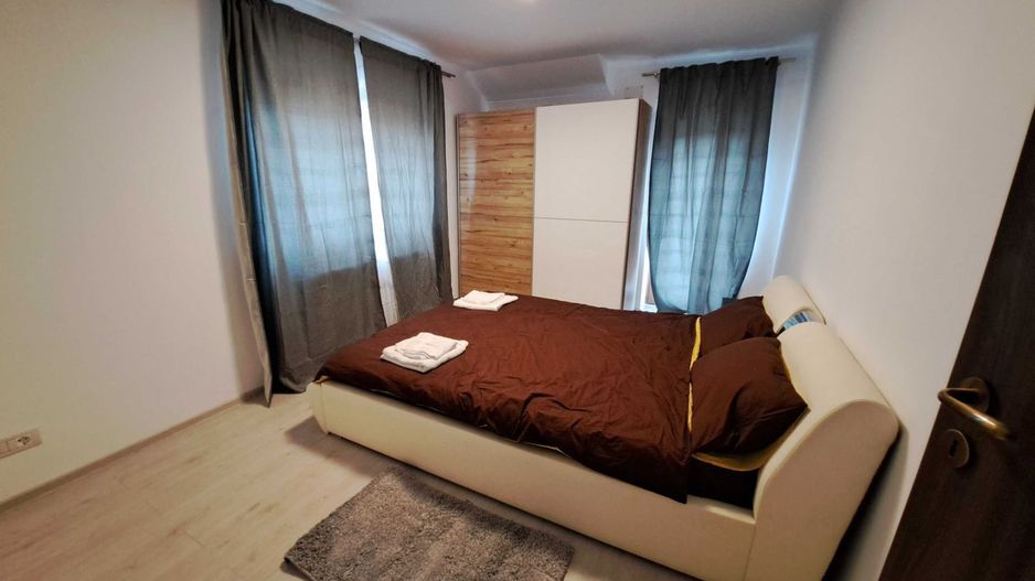 Duplex cu 5 camere - zona  centrala  - Dumbravita - Poză 3