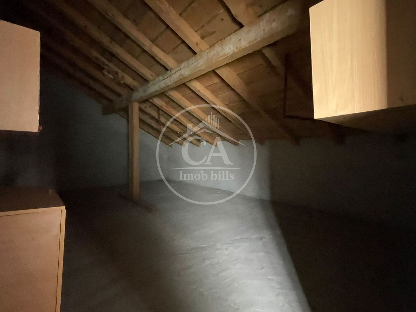 Casa de vânzare cu 8 camere de tip P+E+M in zona Rogerius, Oradea - Poză 24