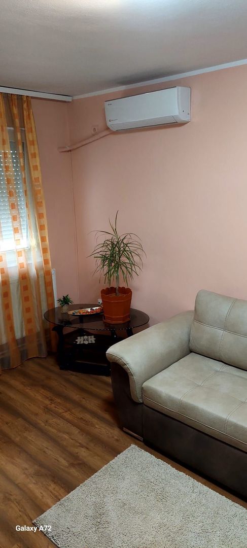 De inchiriat apartament 2 camere in micro 17, etaj 3, 350 euro - Poză 2