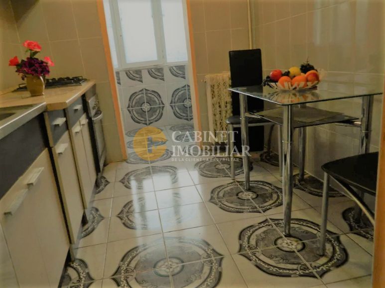 Apartament cu 2 camere decomandat zona Podul de Fier ideal pentru investitii - Poză 5