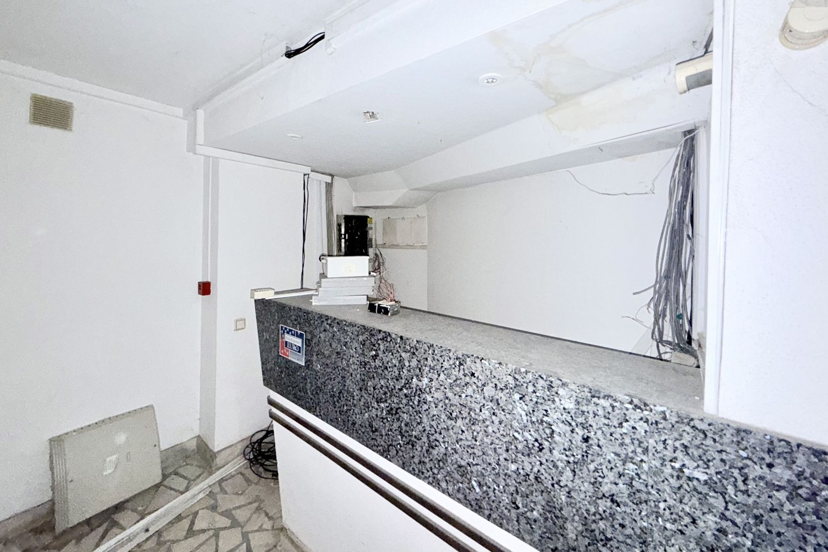 Spațiu București, zona Universitate, pretabil comercial/birouri - Poză 12