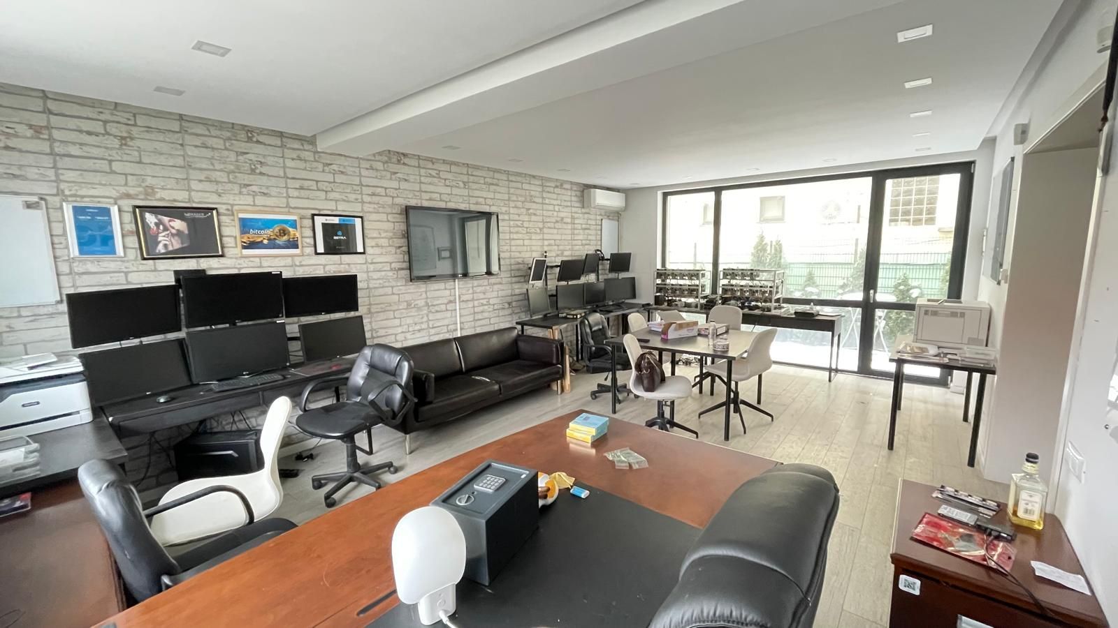 VILA DE INCHIRIAT PARCARE   BIROURI ZONA  PIPERA - Poză 1