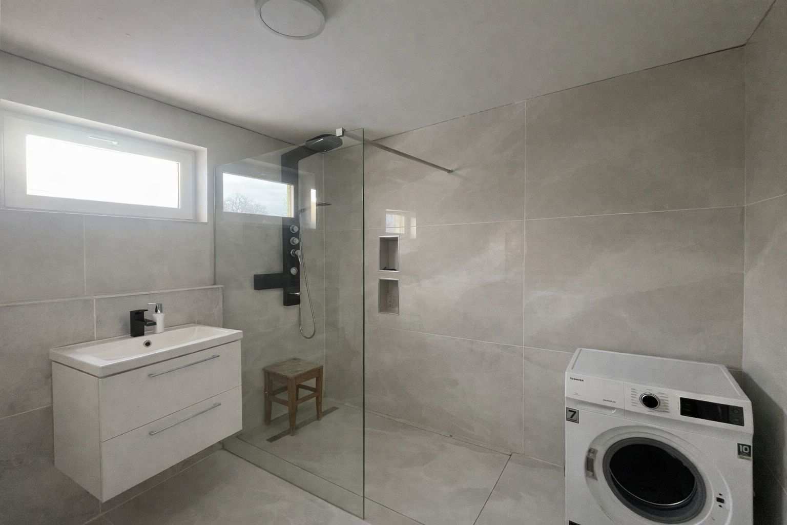 🏡 Casă modernă cu 15 ari teren | Zonă liniștită | Vicov de Sus - Poză 13