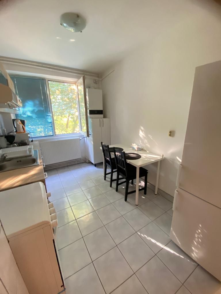 3 camere confort 1 etaj 3 zona Medicina CENTRALA PROPRIE - Poză 9