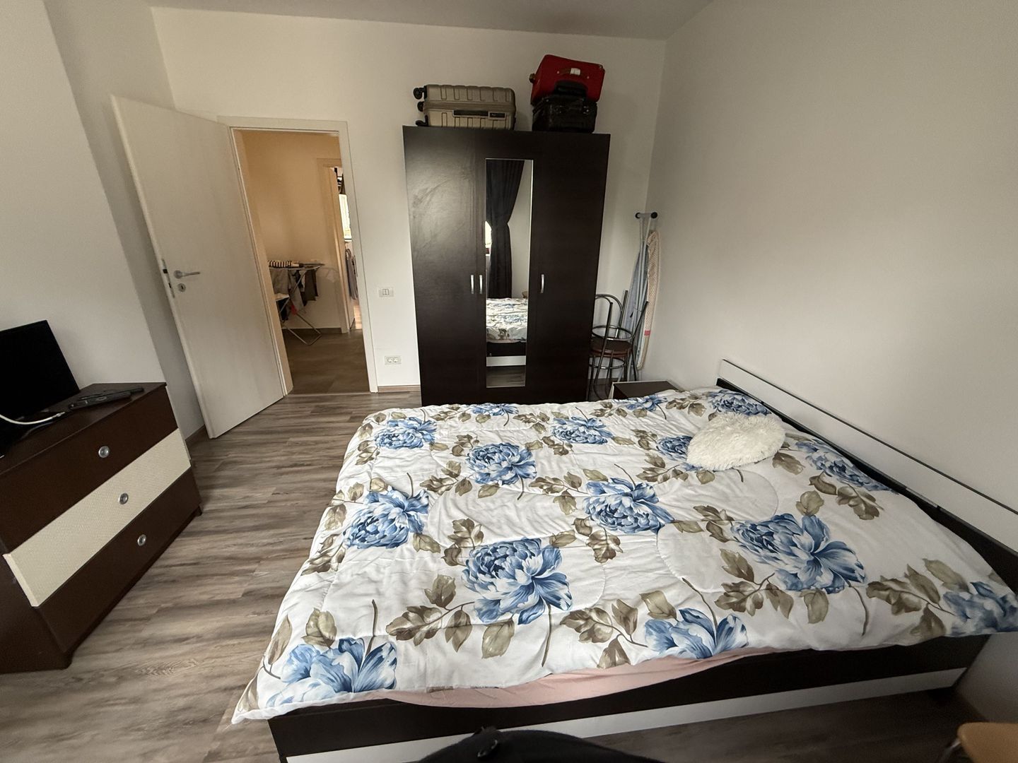 Casă înșiruită complet mobilată + curte+ 2 parcari în complex inchis! - Poză 16
