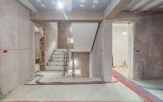 Inchiriere imobil - cu garaj si curte - birou/clinica/gradinita - Poză 4