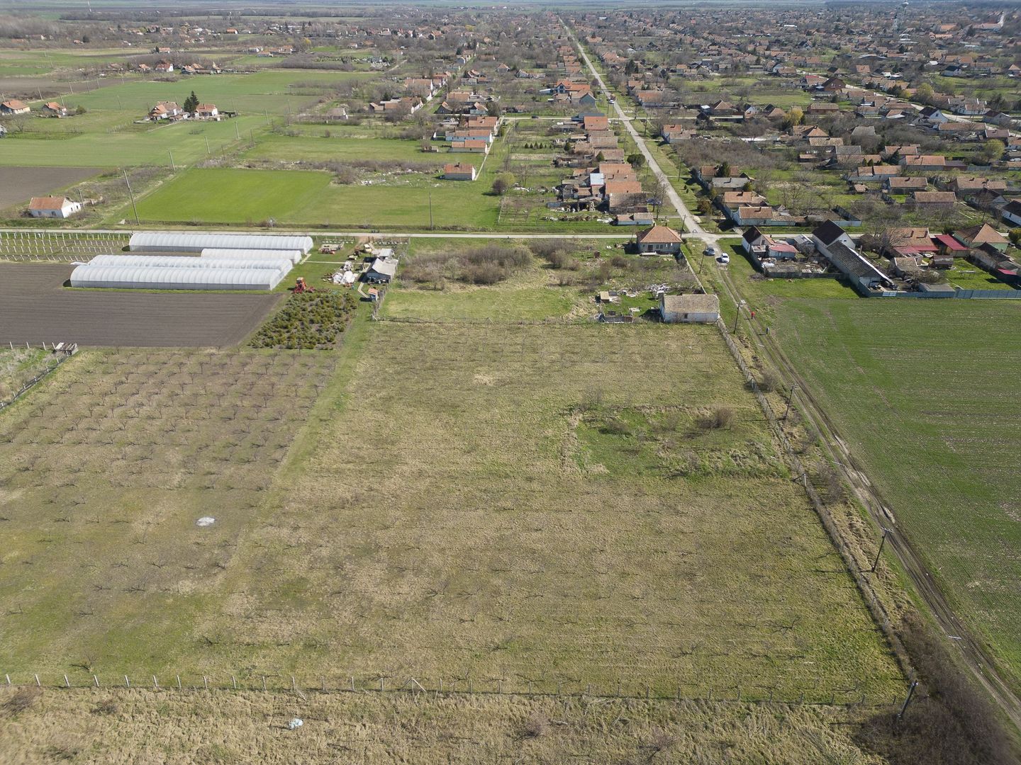 Teren intravilan de 1400 mp în Battonya - Poză 2