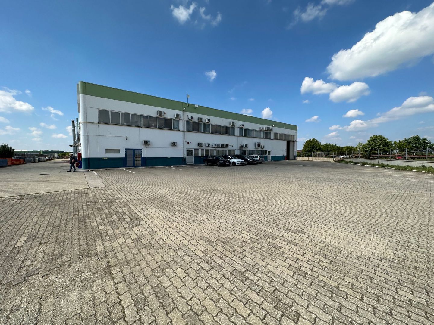 Hala de productie in Calea Sagului - Poză 1