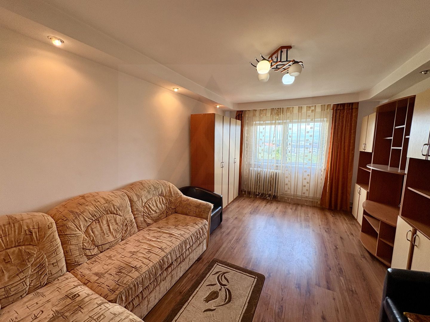 Apartament 2 camere decomandat cu balcon și pivniță în Vasile Aaron - Poză 9