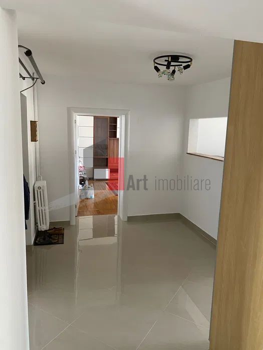 Închiriere 3 camere 2 băi Bd. Decebal - Poză 4